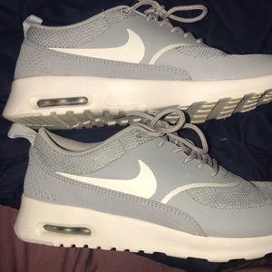grey nike air max thea womens